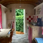 Casa de Férias De Akker, Unieke Overnachting In Pipowagens! Ommeren