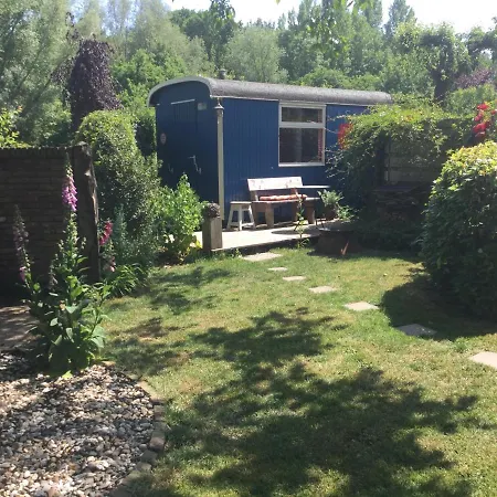 Holiday home De Akker, Unieke Overnachting In Pipowagens! Ommeren