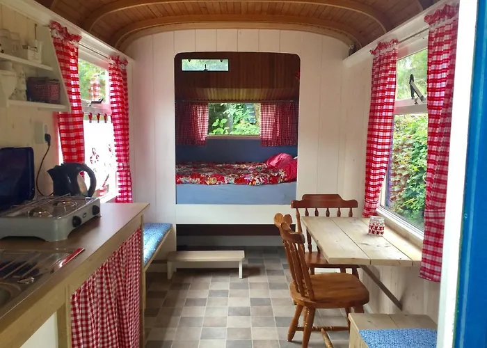 Semesterbostad De Akker, Unieke Overnachting In Pipowagens! *