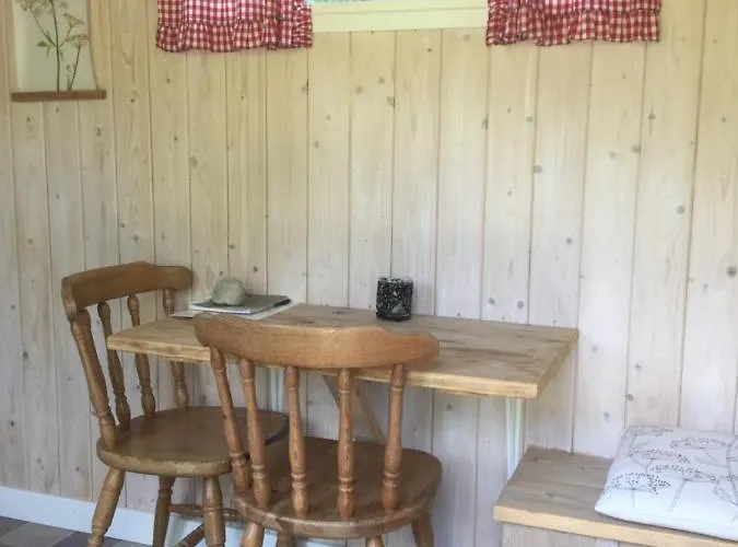 De Akker, Unieke Overnachting In Pipowagens!